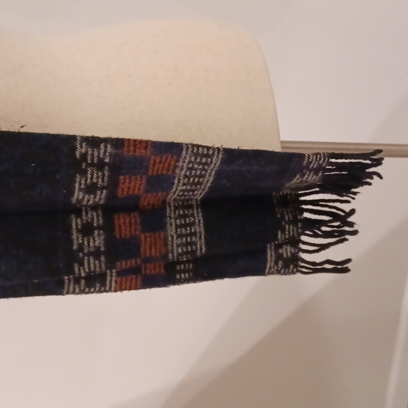 American Eagle scarf navy orange printed graphic Aztec design tassels used - Picture 5 of 16